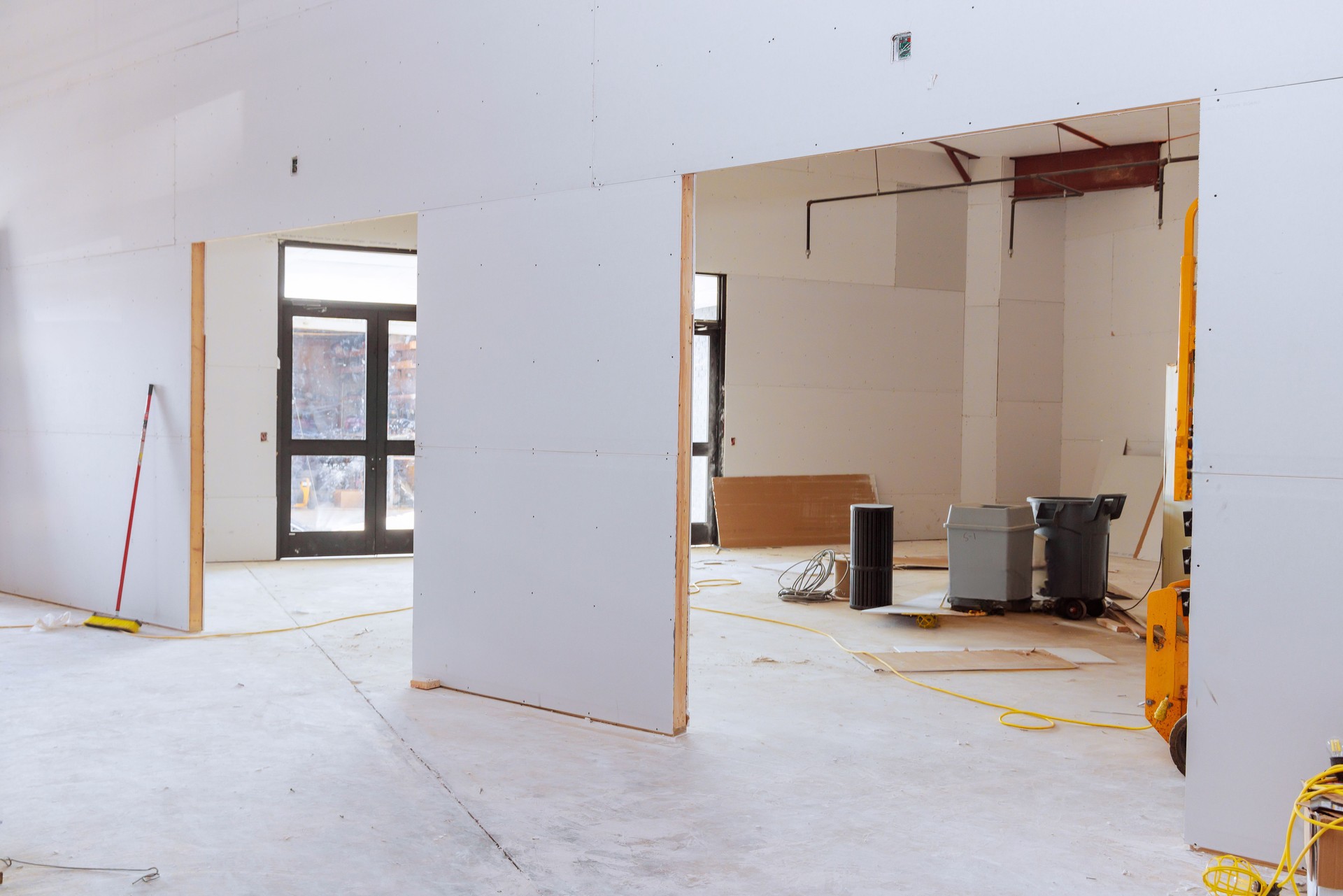 Getting ready to plaster the walls of a newly constructed apartment with plasterboard drywall